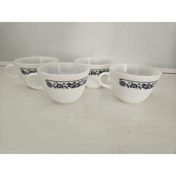 Vintage Pyrex Corning Milk‎ Glass Old Town Blue Onion Coffee Cups Mugs Set of 4 - Picture 1 of 9